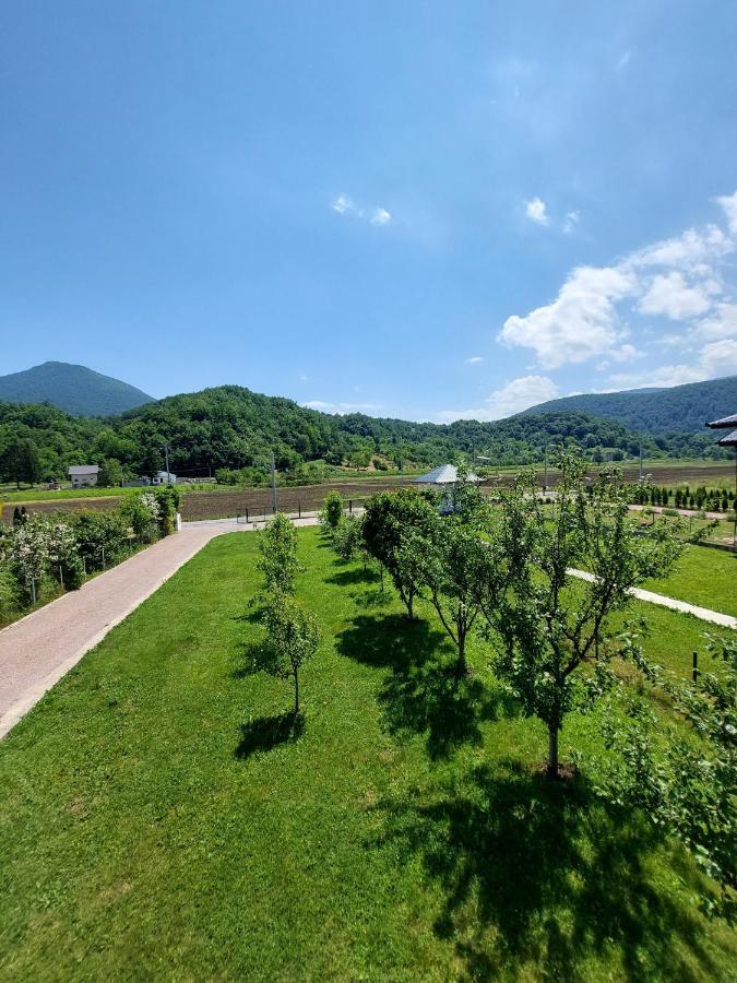 La Reina Una Villa Bihac Exterior photo